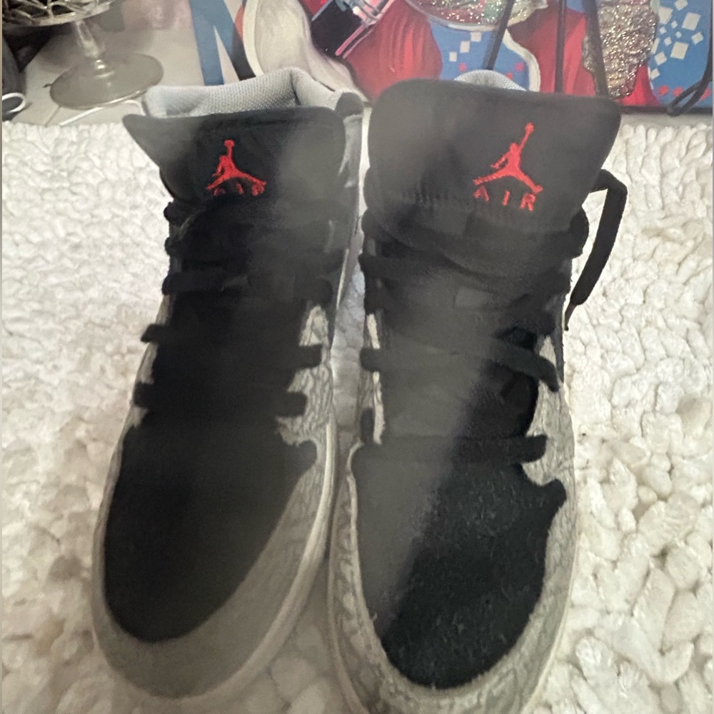 Jordan 1 size 4.5 Kids shoe ✨🤗Great condition✨🚨Reasonable steal 💕